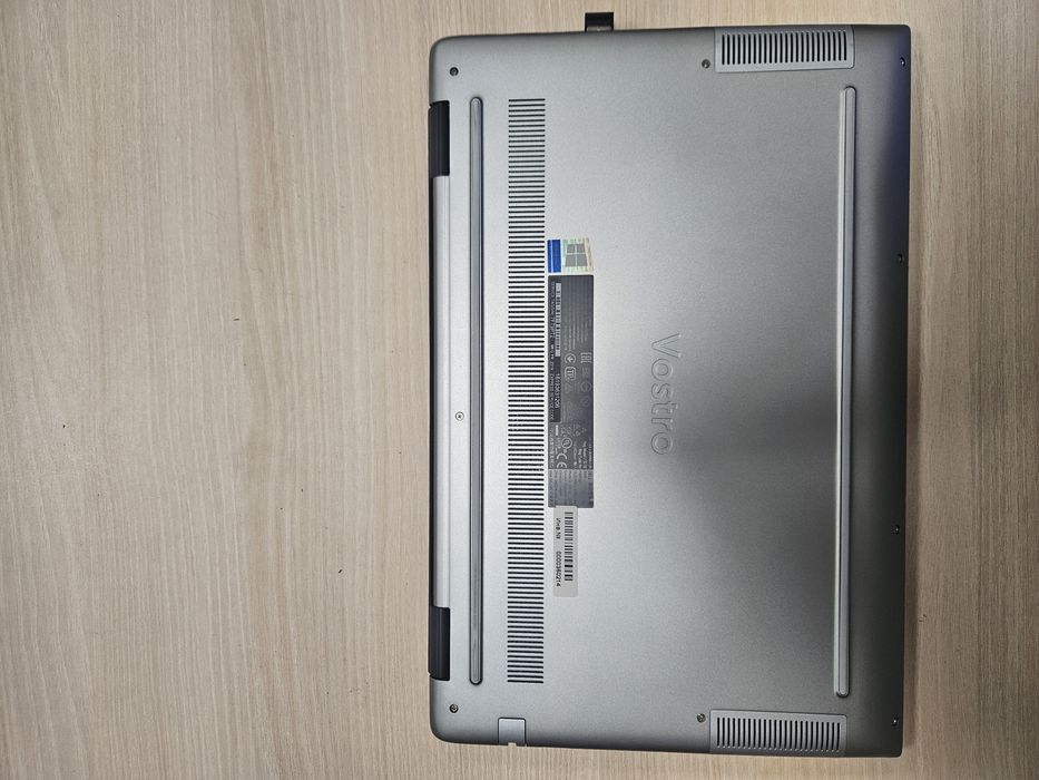 DELL Vostro 5590