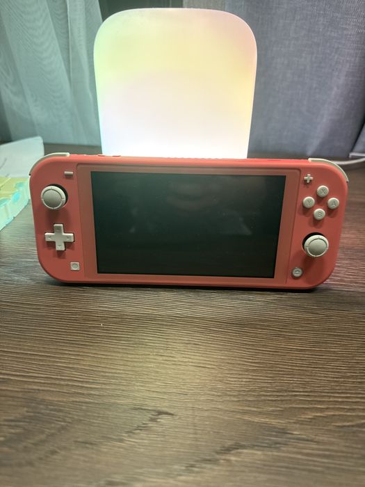 Продаю Nintendo Switch lite цена только за один