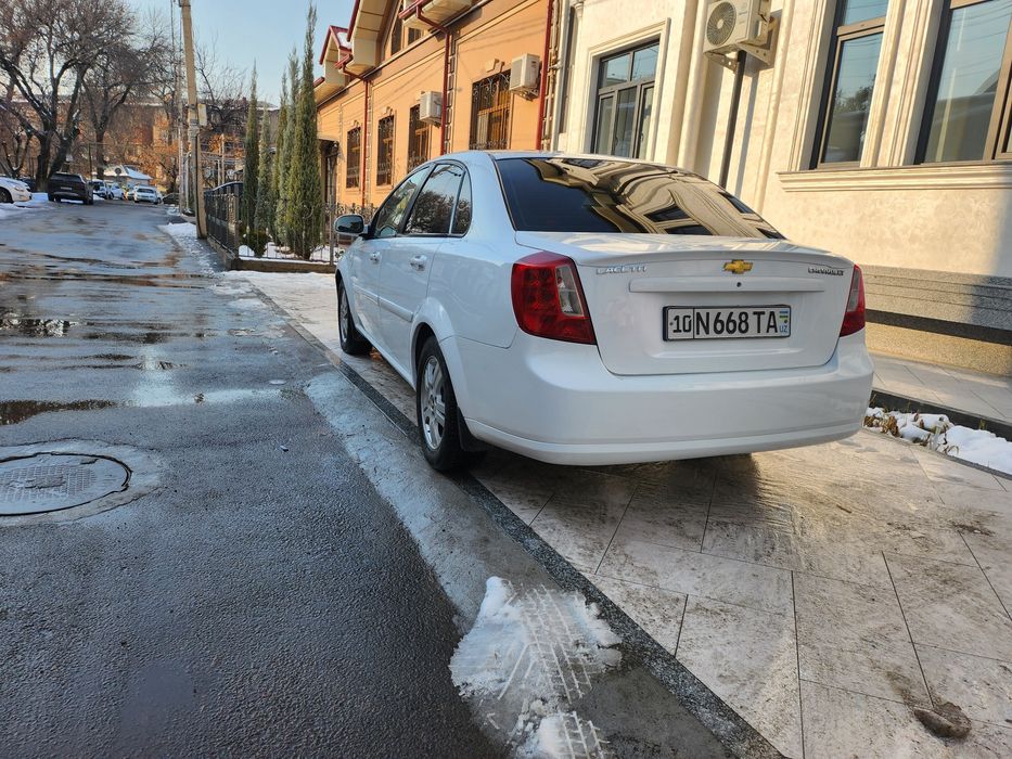 Срочно не дорого Lacetti-2013г. АВТОМАТ. ГАЗ. Звонить 12 до 19 часов.