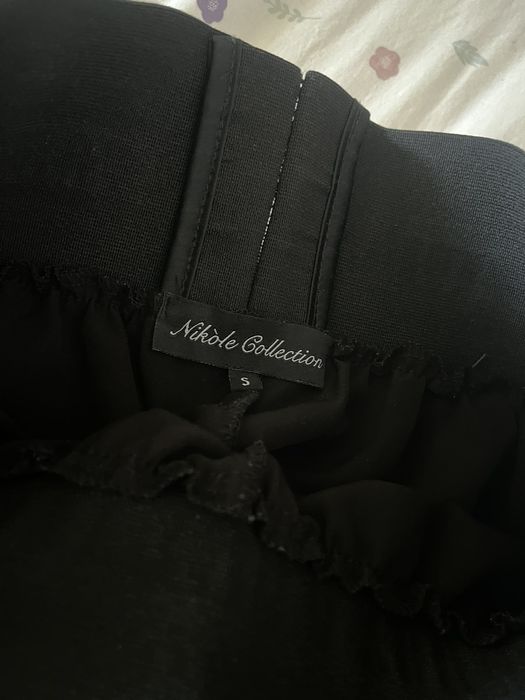 Сет комплект  Nikole Collection 
Къси панталони с ластик в талията размер С и асиметричен топ размер Хс-С
50€