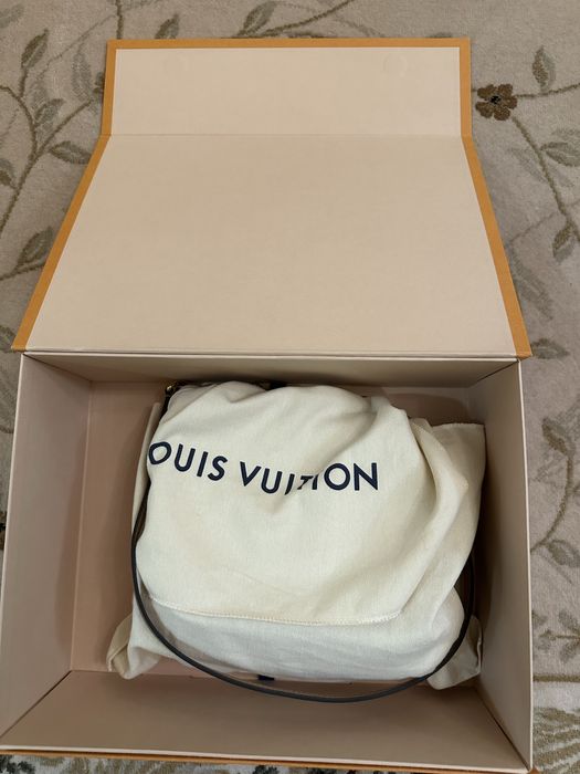 Дамска оригинална чанта Louis Vuitton