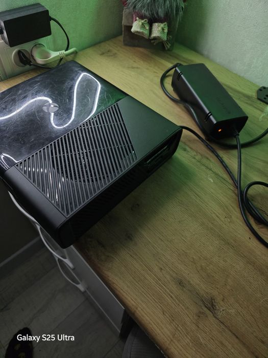 Xbox 360 E (Winchester) + Kinect + диски