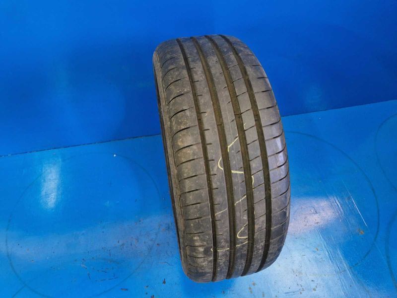1х Goodyear R19 235/45
лятна гума DOT0922