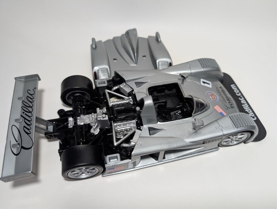 Macheta Hot Wheels 1:18, 2001 Cadillac LMP
