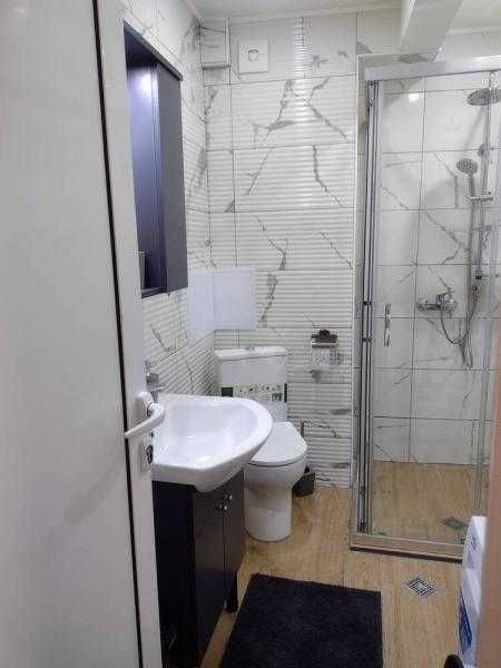 Дава се под наем Тристаен апартамент в Бургас, Център - 80 кв.м за 797.64 € - Снимка #4