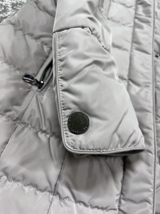 Продам женскую куртку