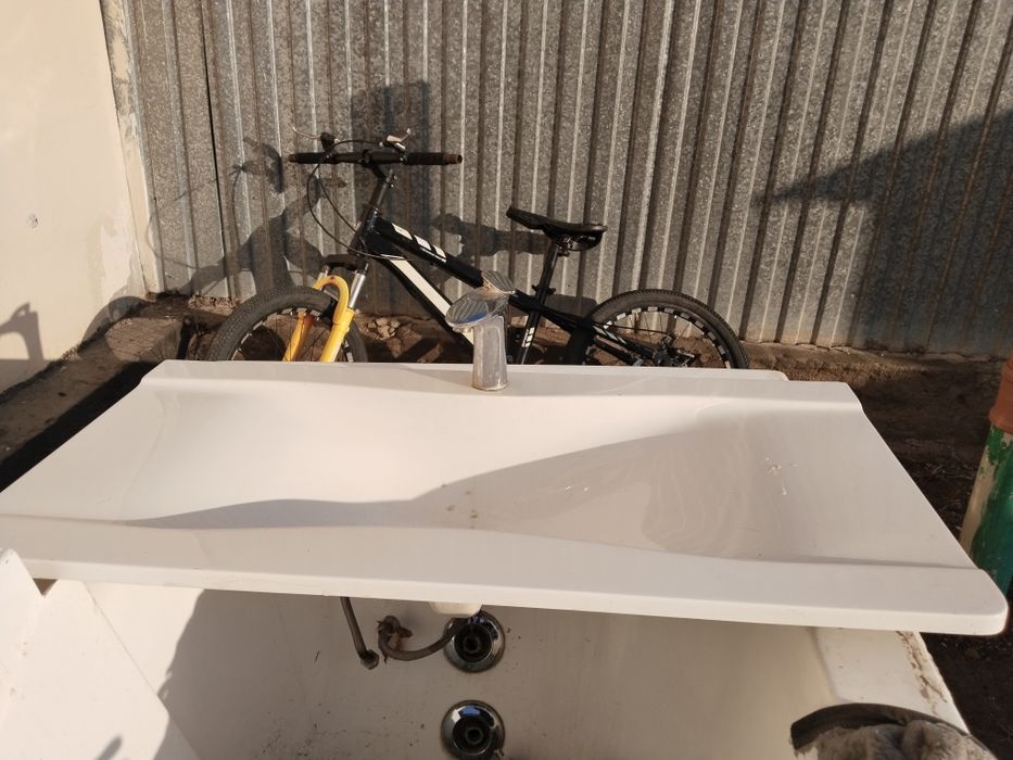 Рука мойка белая