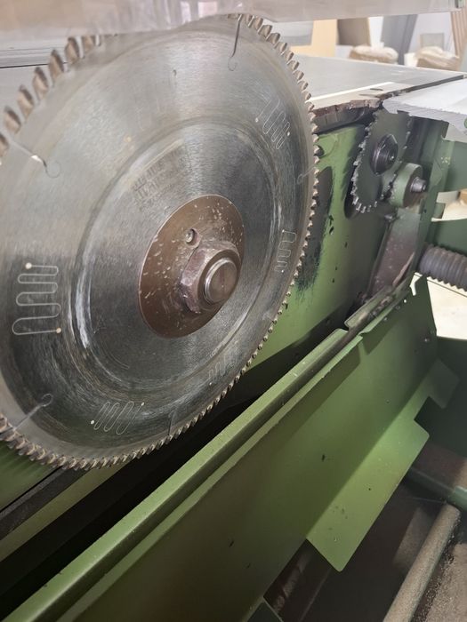 Circular cu incizor si exhaustor