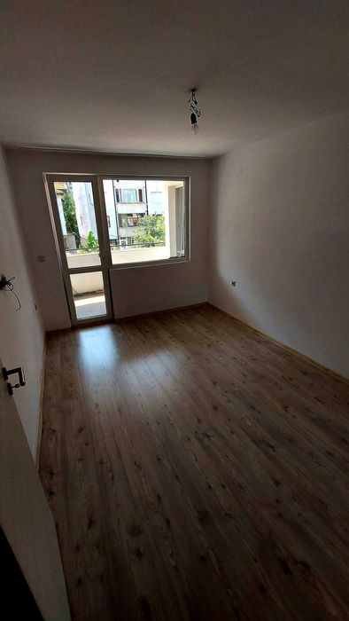 Дава се под наем Тристаен апартамент в Бургас, Възраждане - 77 кв.м за 306 € - Снимка #1