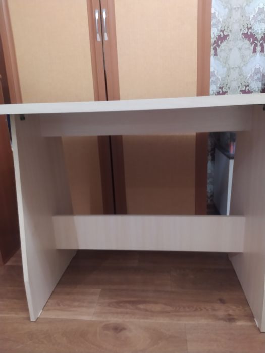 Продам стол кухонный