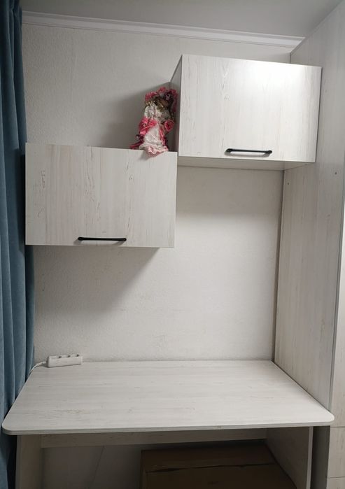 Продам стол и полку