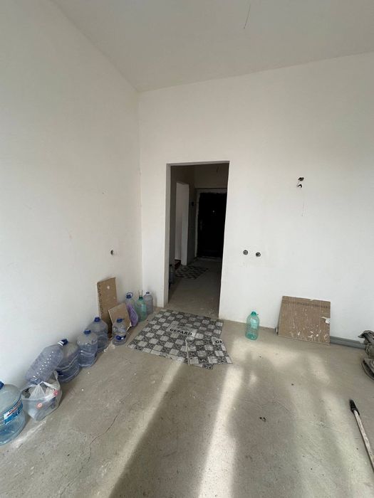 5-mik tomonda 1 xonali uy sotiladi