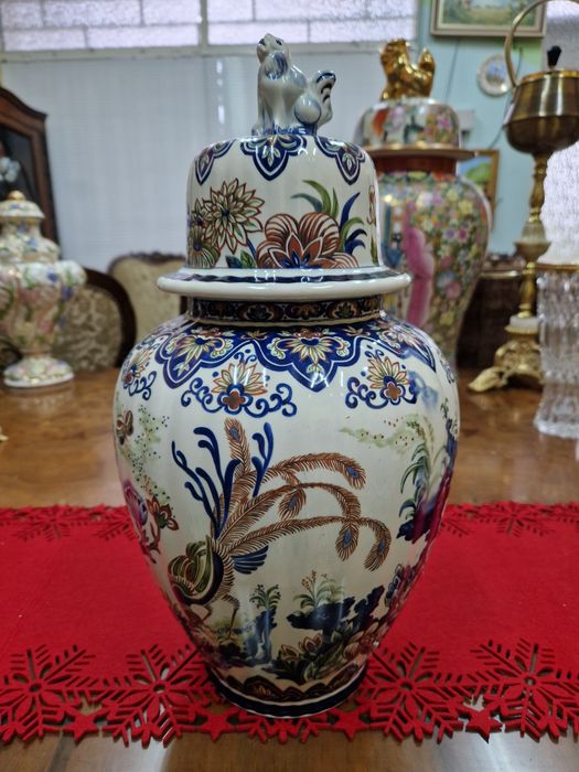 Страхотна антикварна холандска порцеланова урна купа