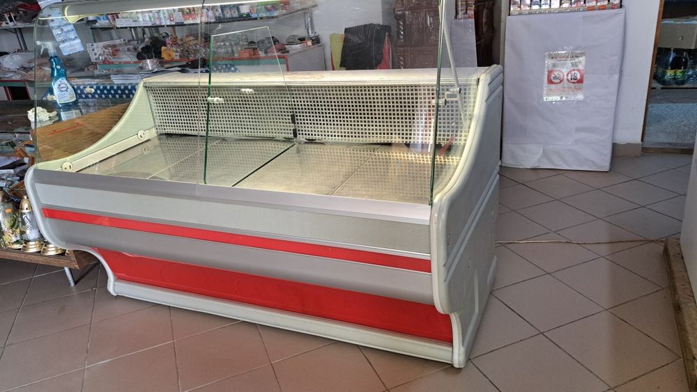 Vitrină frigorifică preparate