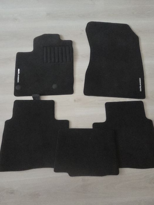 оригинальные коврики на Mitsubishi Outlander