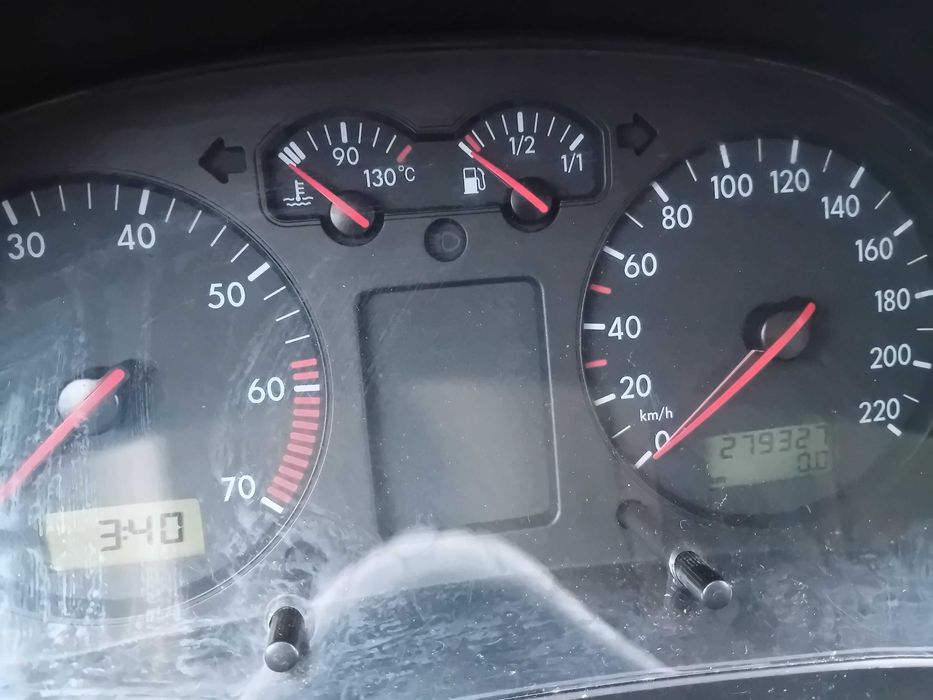 Mașină mica și ușoară de condus cu mici defecte