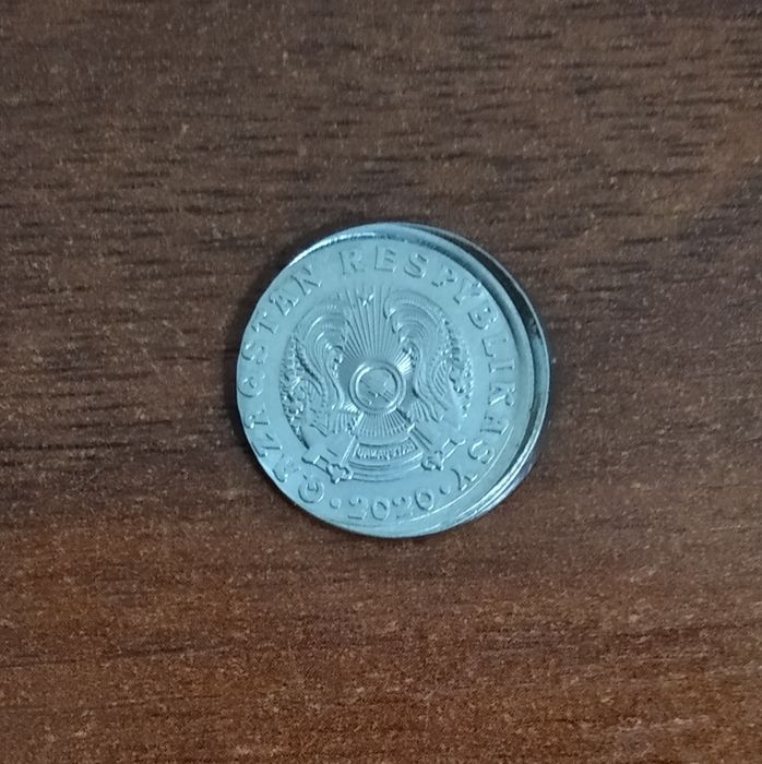 Брак монеты 20 тенге. Смещение