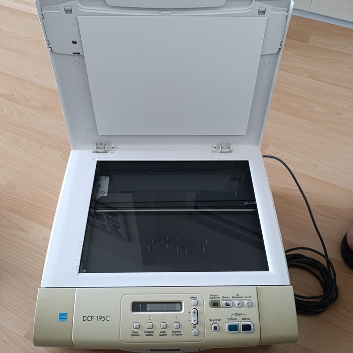 Продавам принтер,скенер и копирна машина brother dcp 195c