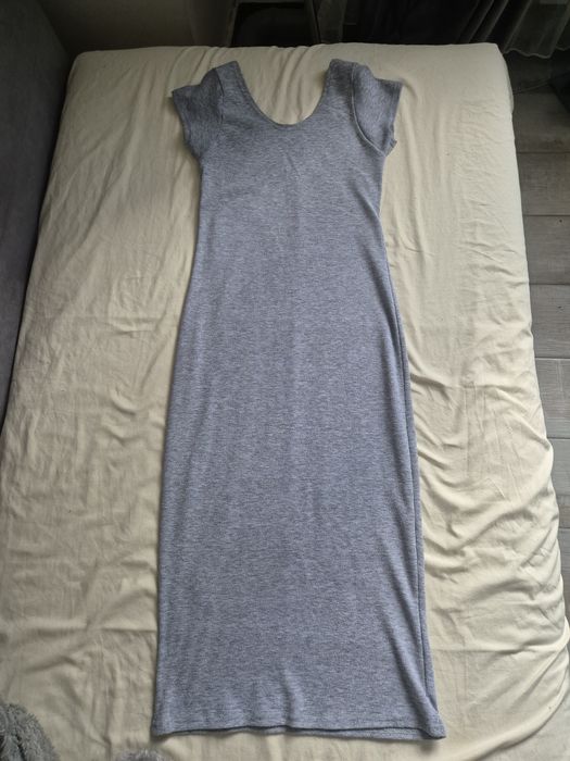 Платье в обтяг ниже колена