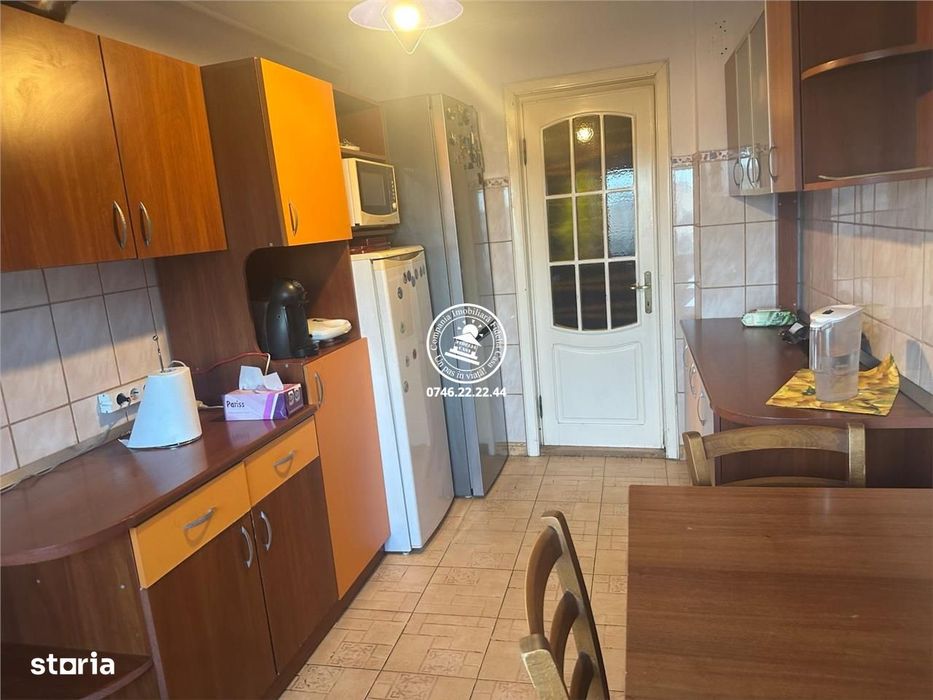 Apartament 4 camere  de vanzare  Pacurari,