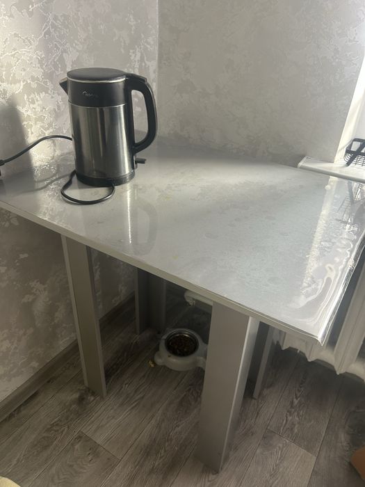 Продам кухонный стол