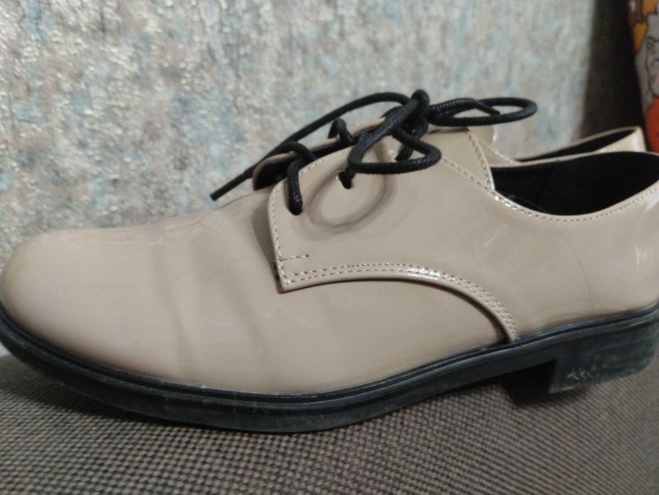 Лаковые осенние туфли