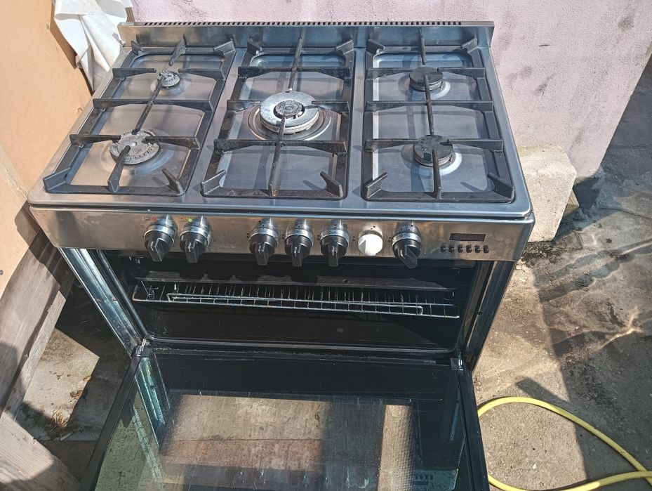 Vând aragaz cu 5 ochiuri