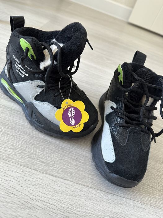 Продам новые ботинки