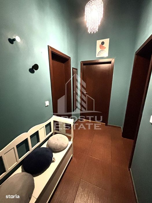 Mansarda inalta cu 2 camere de vanzare, loc de parcare, Dumbravita
