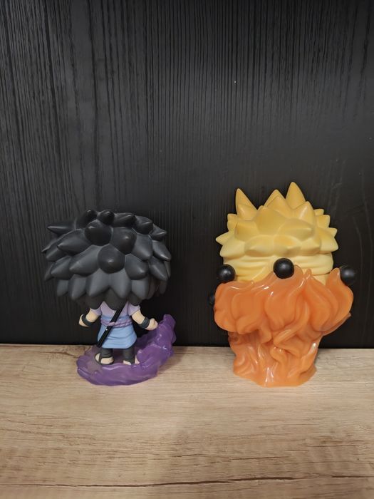 Figurina glow in the dark cu Sasuke si Naruto