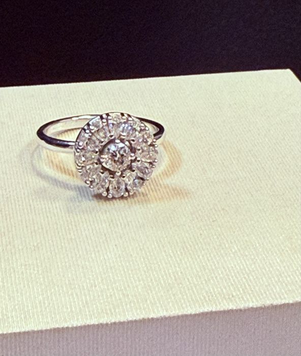 Дамски пръстн бяло злато и брилянти