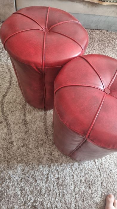 Vând 2 tabureti cu imitație piele