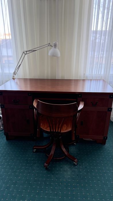 Письменный  стол со стулом