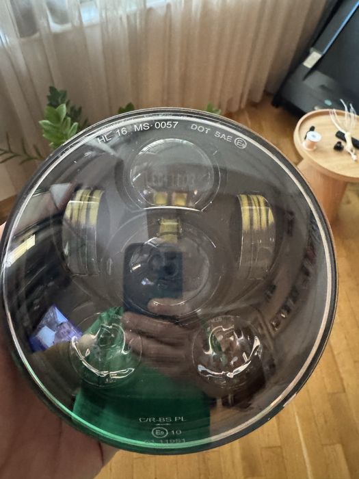Продавам чисто нов лед фар за мотор универсален