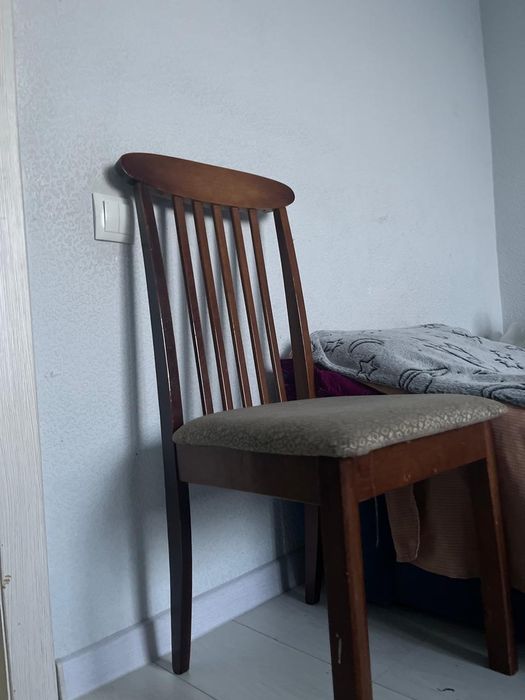 Продам стулья в гостиную