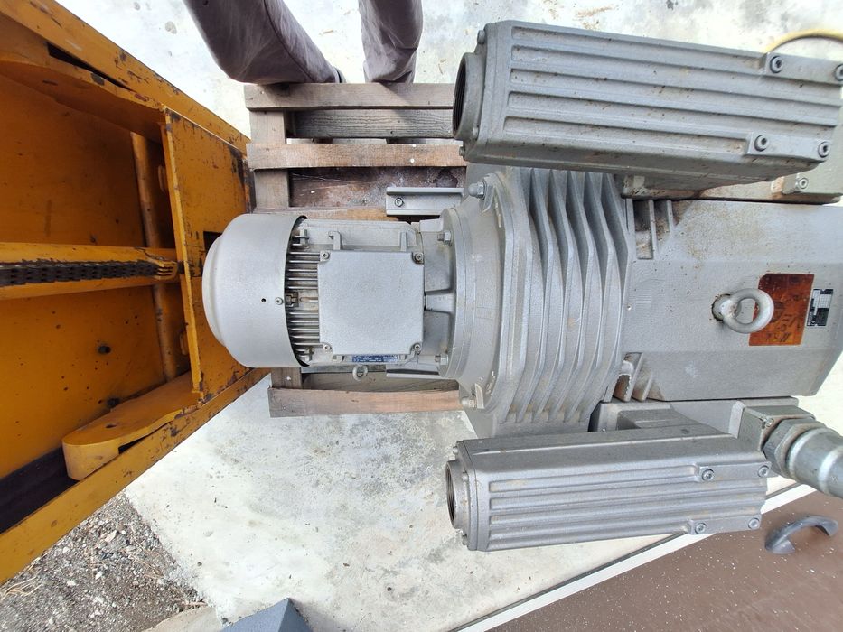 Pompă de vaccum  de 250 metri cubi