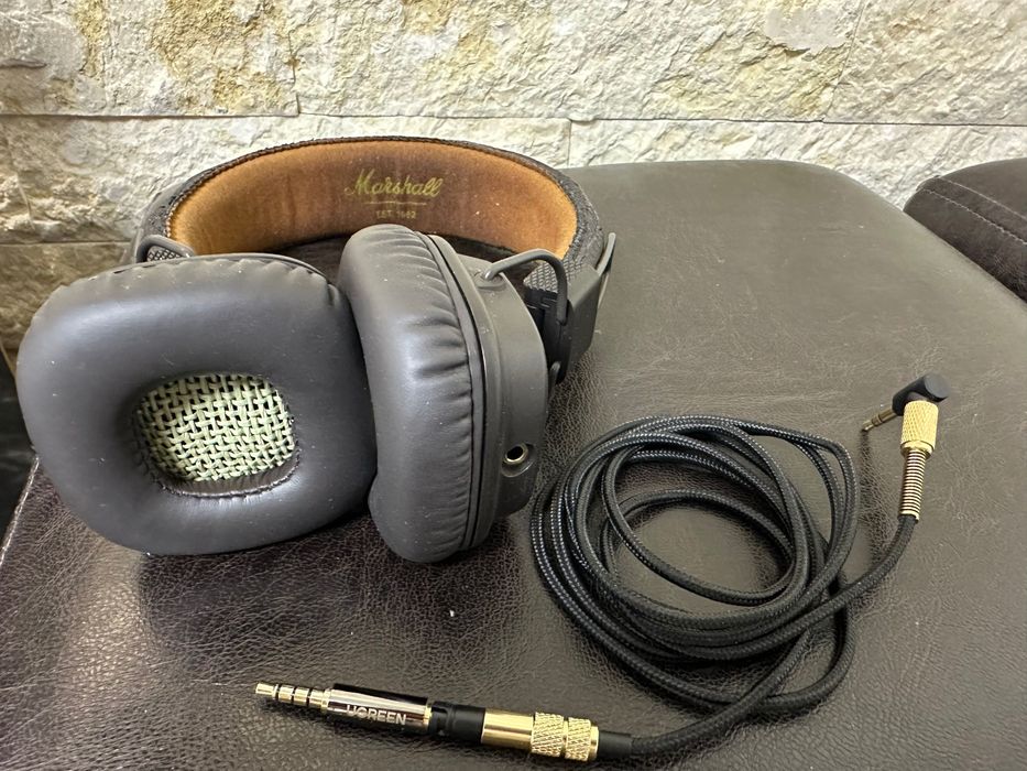 Lot diverse obiecte electronice/accesorii – Marshall, Fossil, iWalk