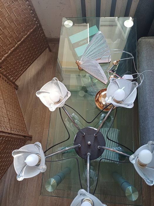 Продам две люстры