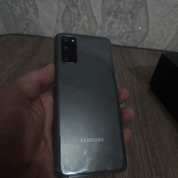 Продам Samsung s20