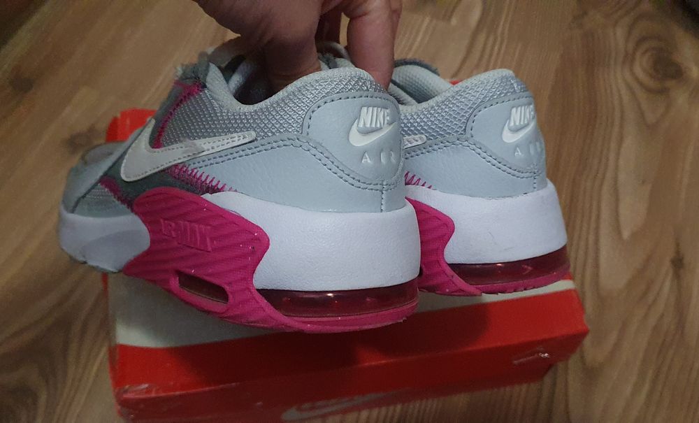 Adidasi Nike air max  32