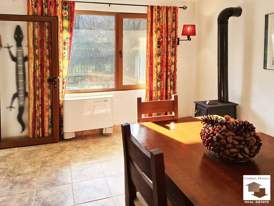 155075 Масивна къща с просторен двор в с. Любенци