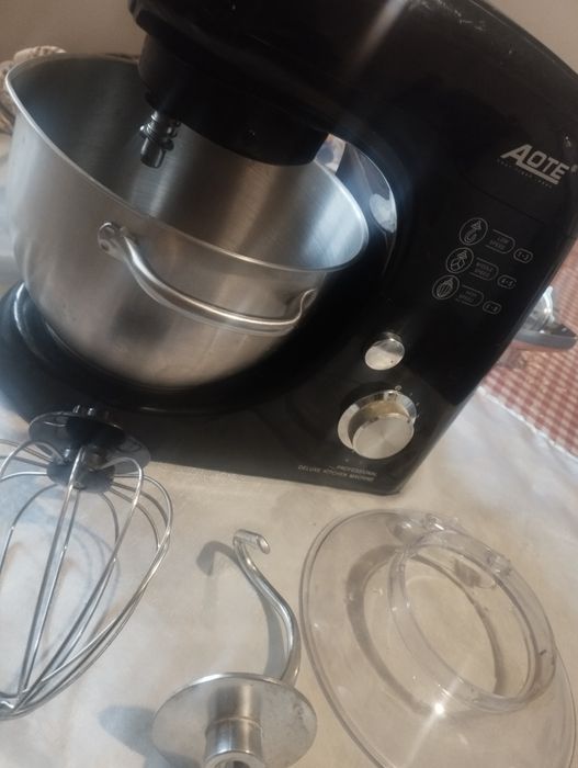 Продам кухонную машинку