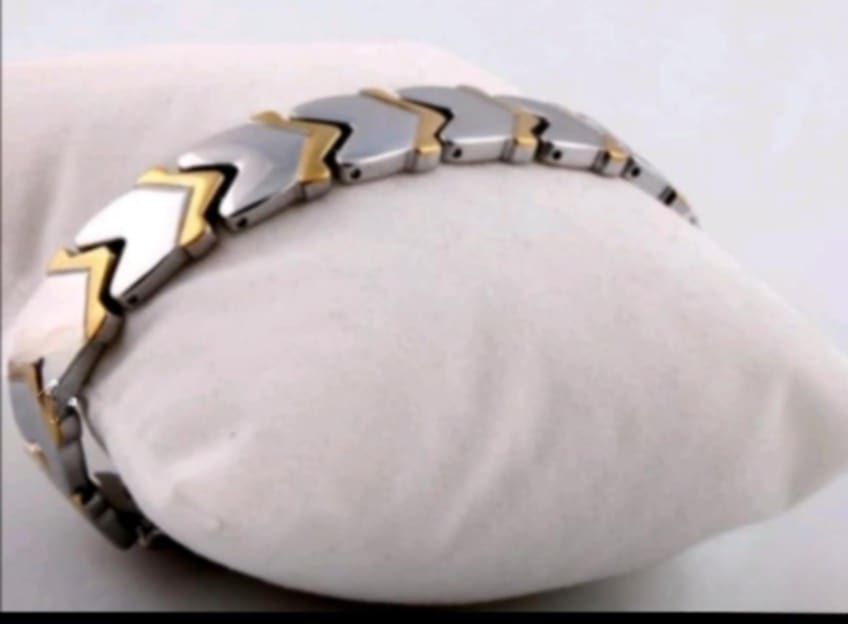 Красива стоманена магнитна гривна МЕРКАТОР с германий 30 лв.