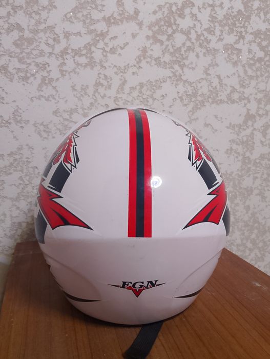 Moto kaska sotiladi qishki issiq aynegi tushib koʼtariladi