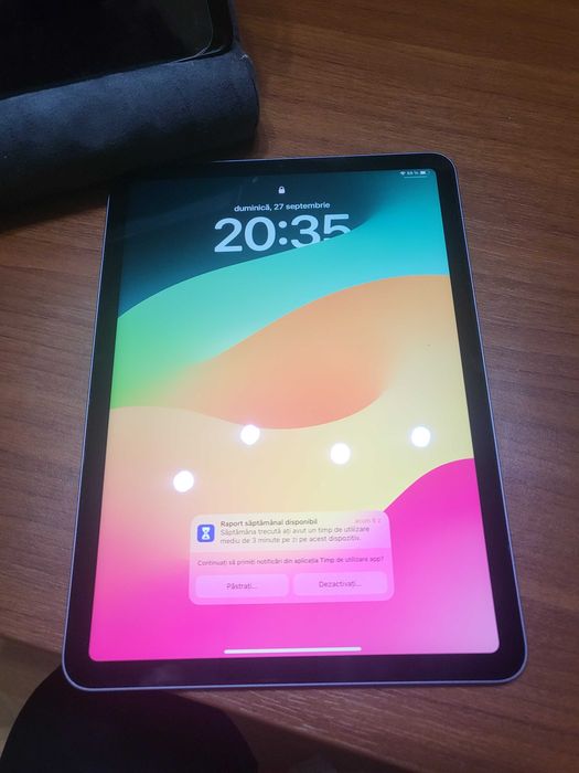 Tableta iPad Air generația a 5-a cu procesor Apple M1 și memorie de 64 GB în variantă Wi-Fi