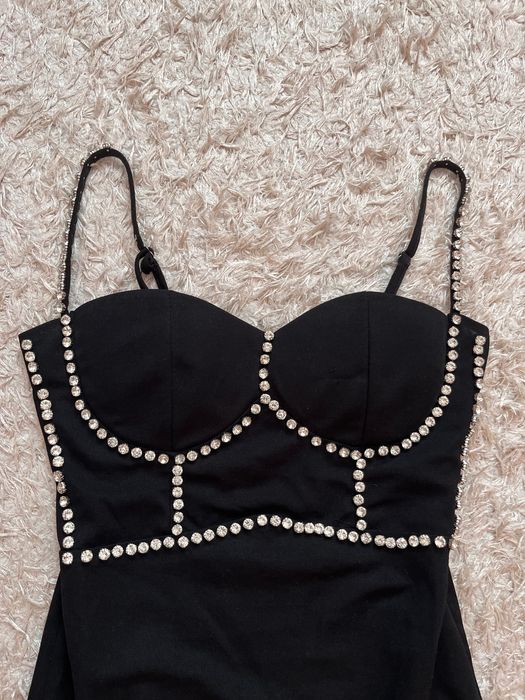 Черна  рокля с камъчета