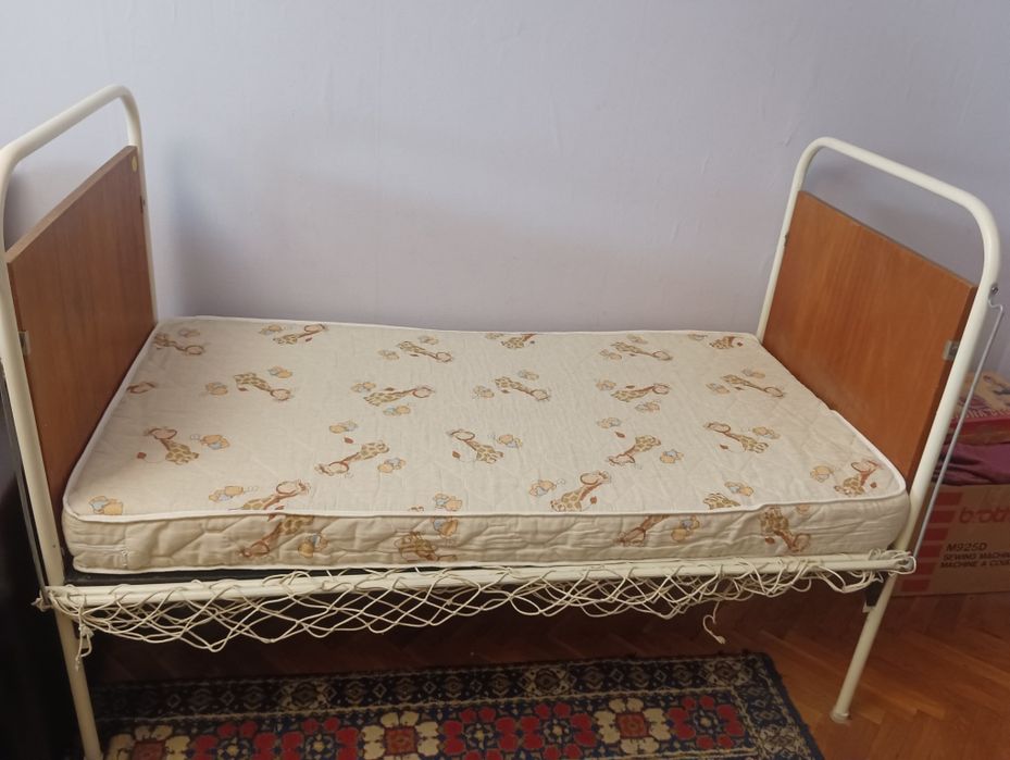 Детско легло  с дървени табли