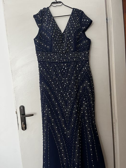 Продавам рокли който желае да пише всяка рокля е различна цена