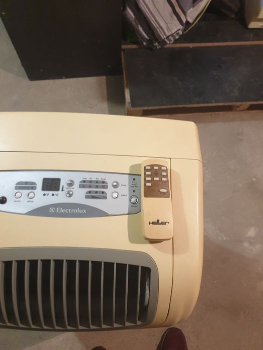 Vând AC portabil Electrolux