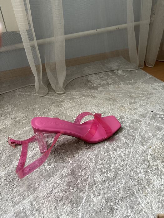 Розови токчета с нисък ток